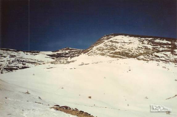 Muita neve na região do monte Chacaltaya, perto de La Paz, na Bolívia (viagem de Julho de 1990)